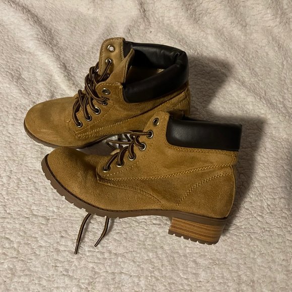 Tan boots Size 8 - Picture 2 of 5